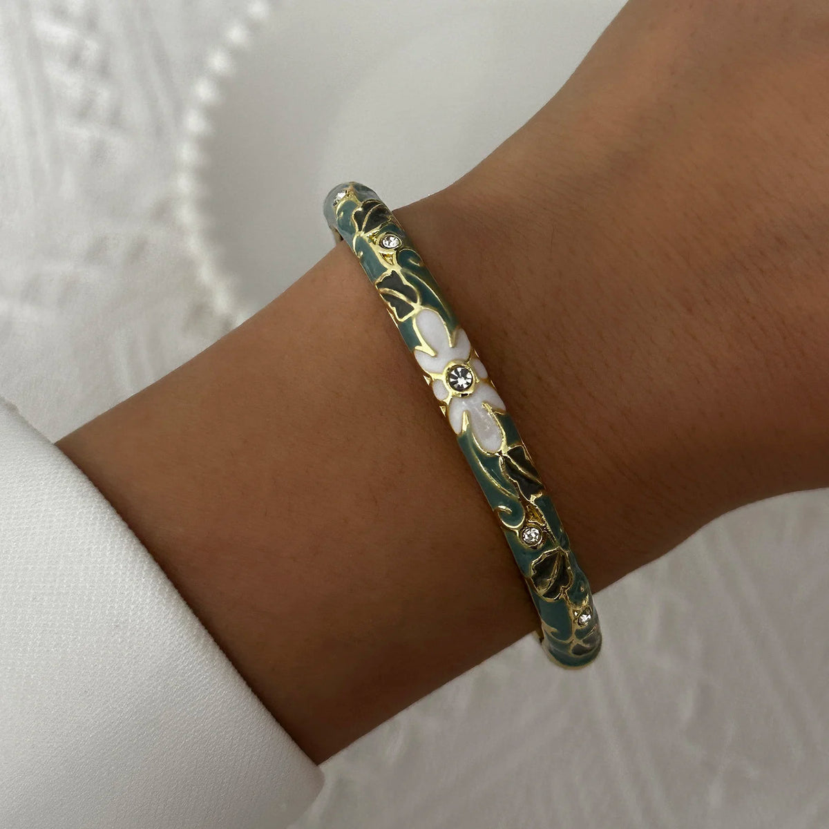 Bracelet Jonc Trèfle à Quatre Feuilles – Émail Coloré & Zircons | Porte-Bonheur
