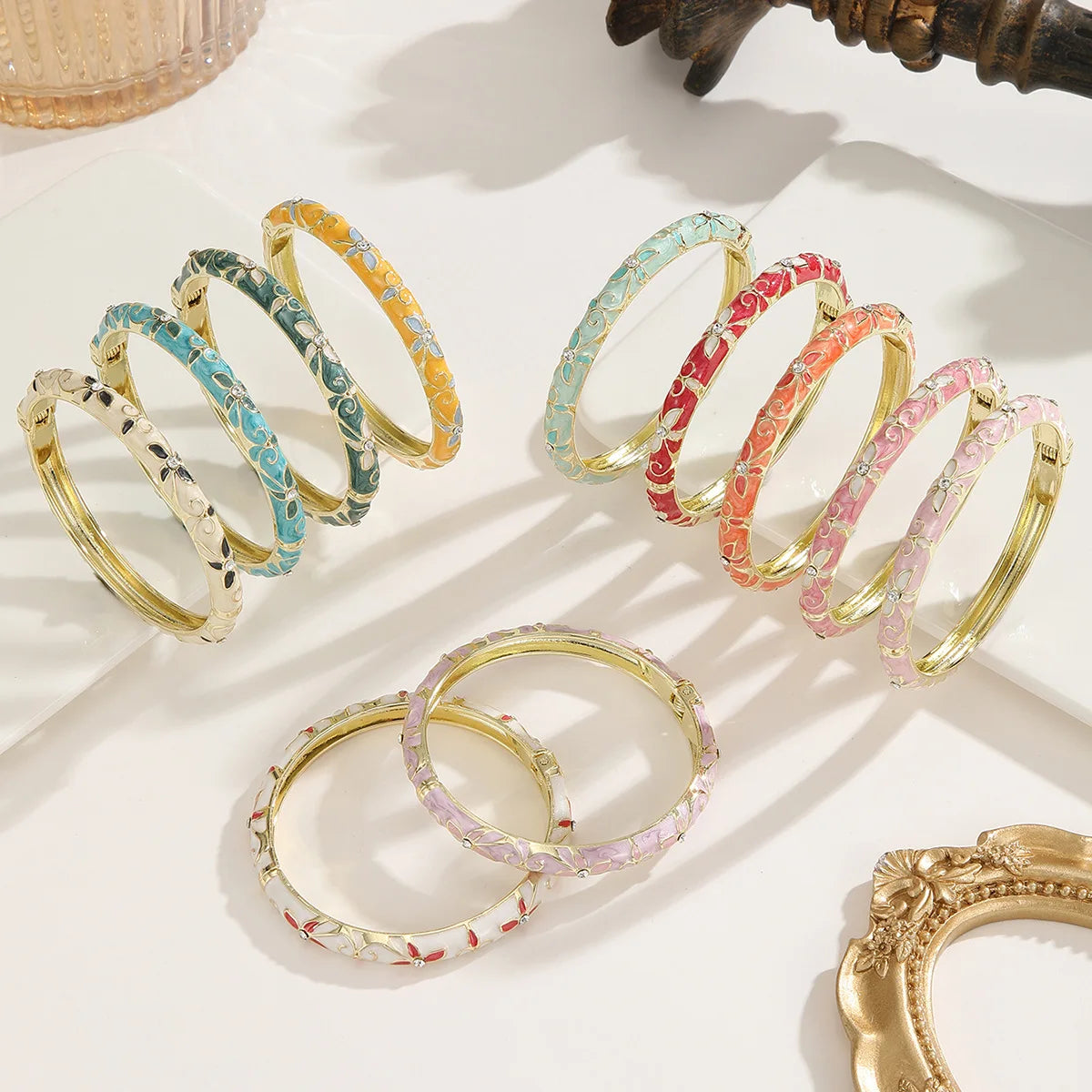 Bracelet Jonc Trèfle à Quatre Feuilles – Émail Coloré & Zircons | Porte-Bonheur Doré
