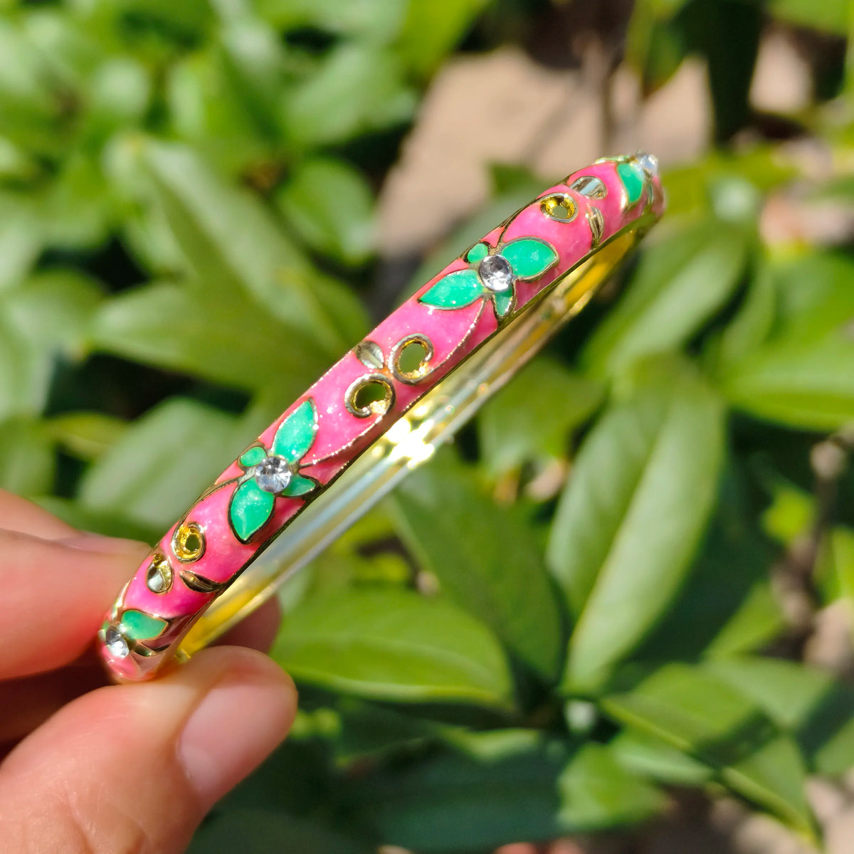 Bracelet Jonc Trèfle à Quatre Feuilles – Émail Coloré & Zircons | Porte-Bonheur Doré