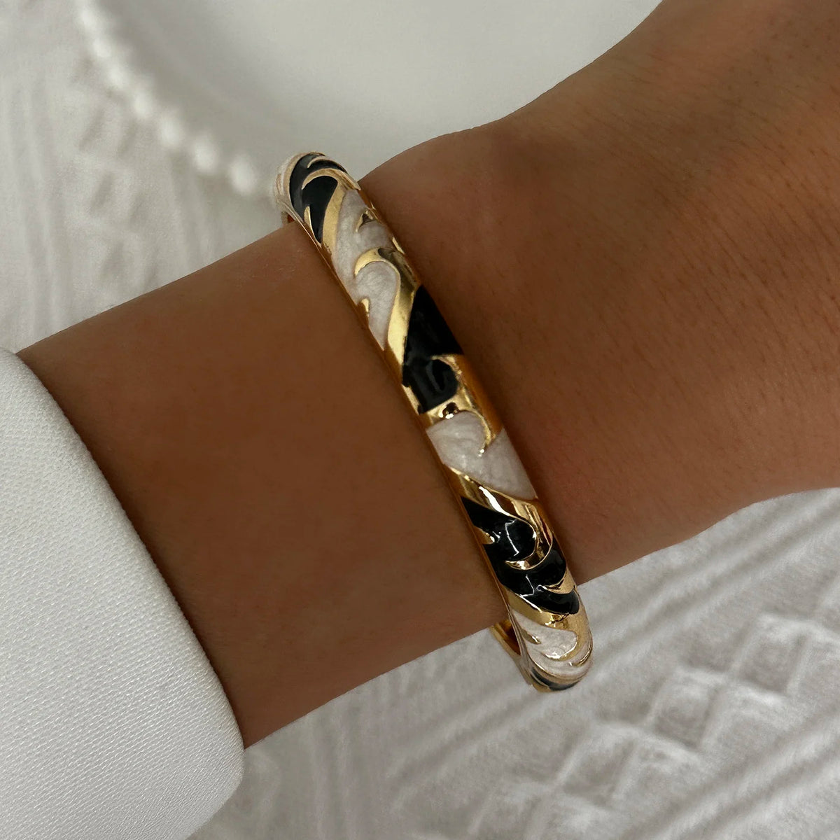 Bracelet Jonc Trèfle à Quatre Feuilles – Émail Coloré & Zircons | Porte-Bonheur