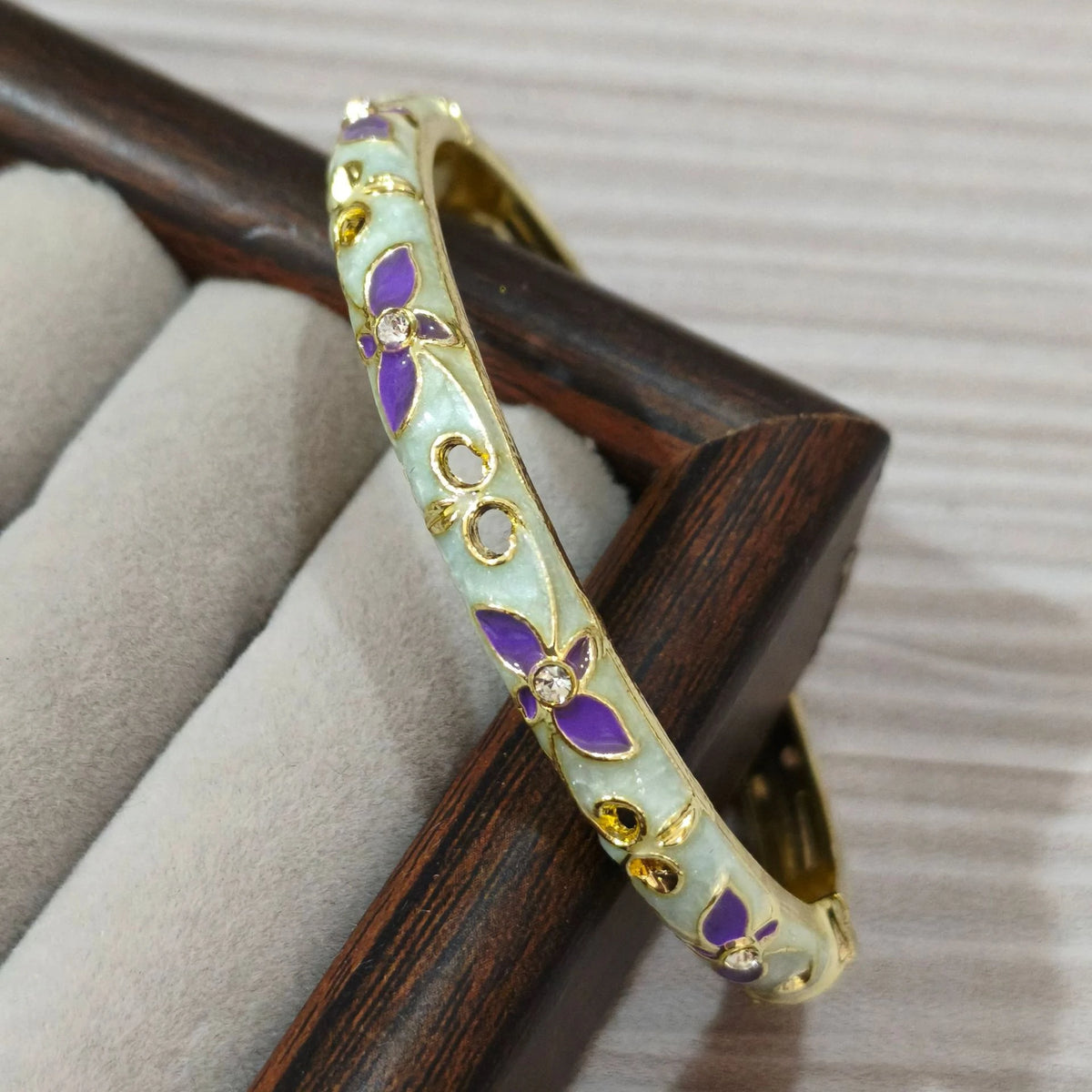 Bracelet Jonc Trèfle à Quatre Feuilles – Émail Coloré & Zircons | Porte-Bonheur Doré