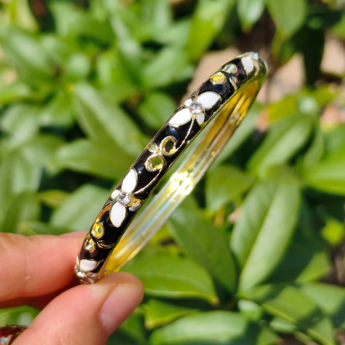 Bracelet Jonc Trèfle à Quatre Feuilles – Émail Coloré & Zircons | Porte-Bonheur Doré