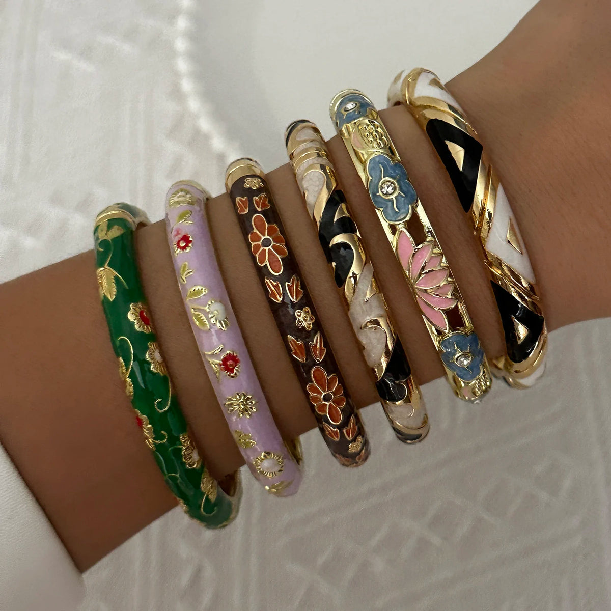 Bracelet Jonc Trèfle à Quatre Feuilles – Émail Coloré & Zircons | Porte-Bonheur
