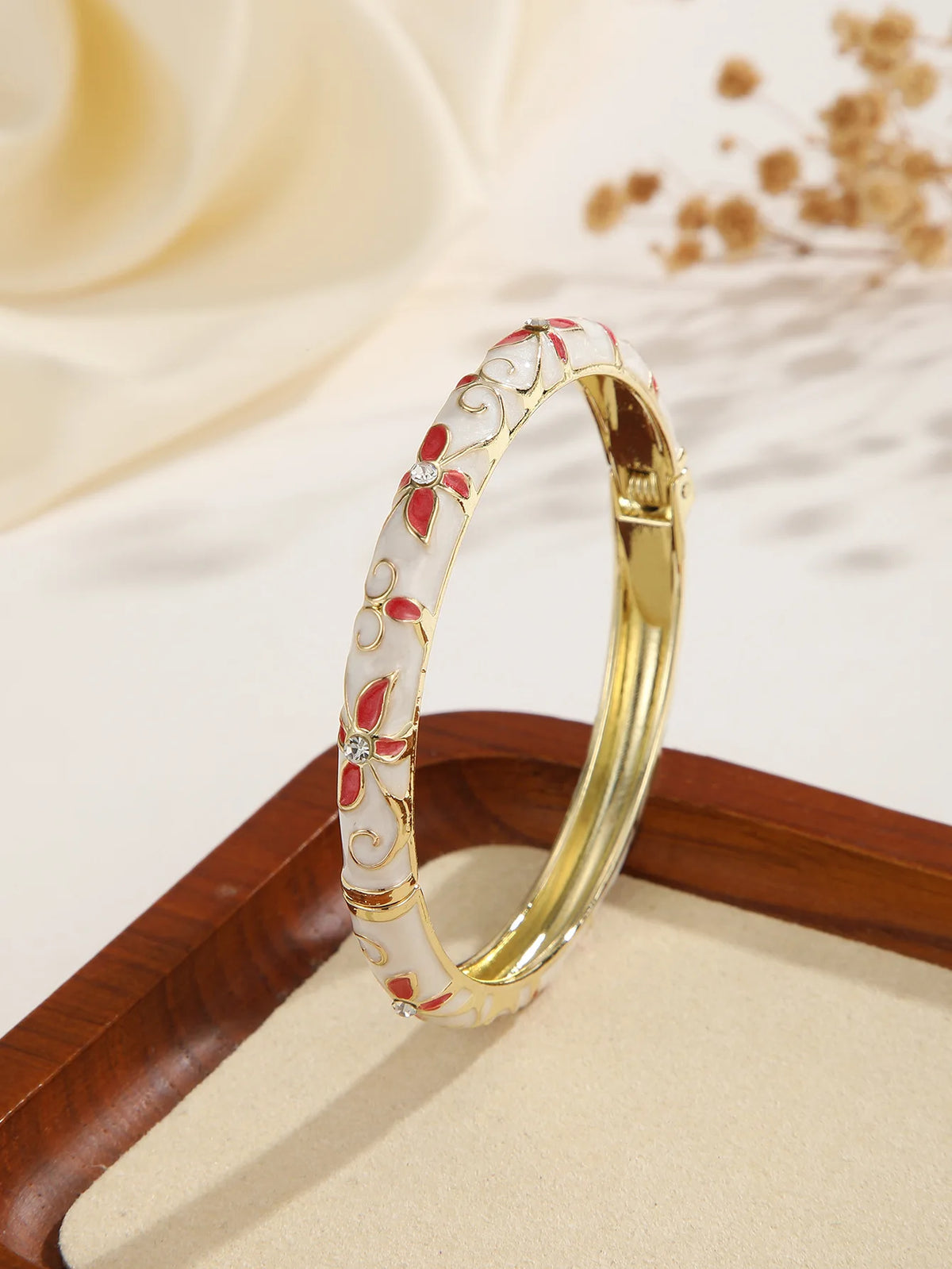 Bracelet Jonc Trèfle à Quatre Feuilles – Émail Coloré & Zircons | Porte-Bonheur Doré