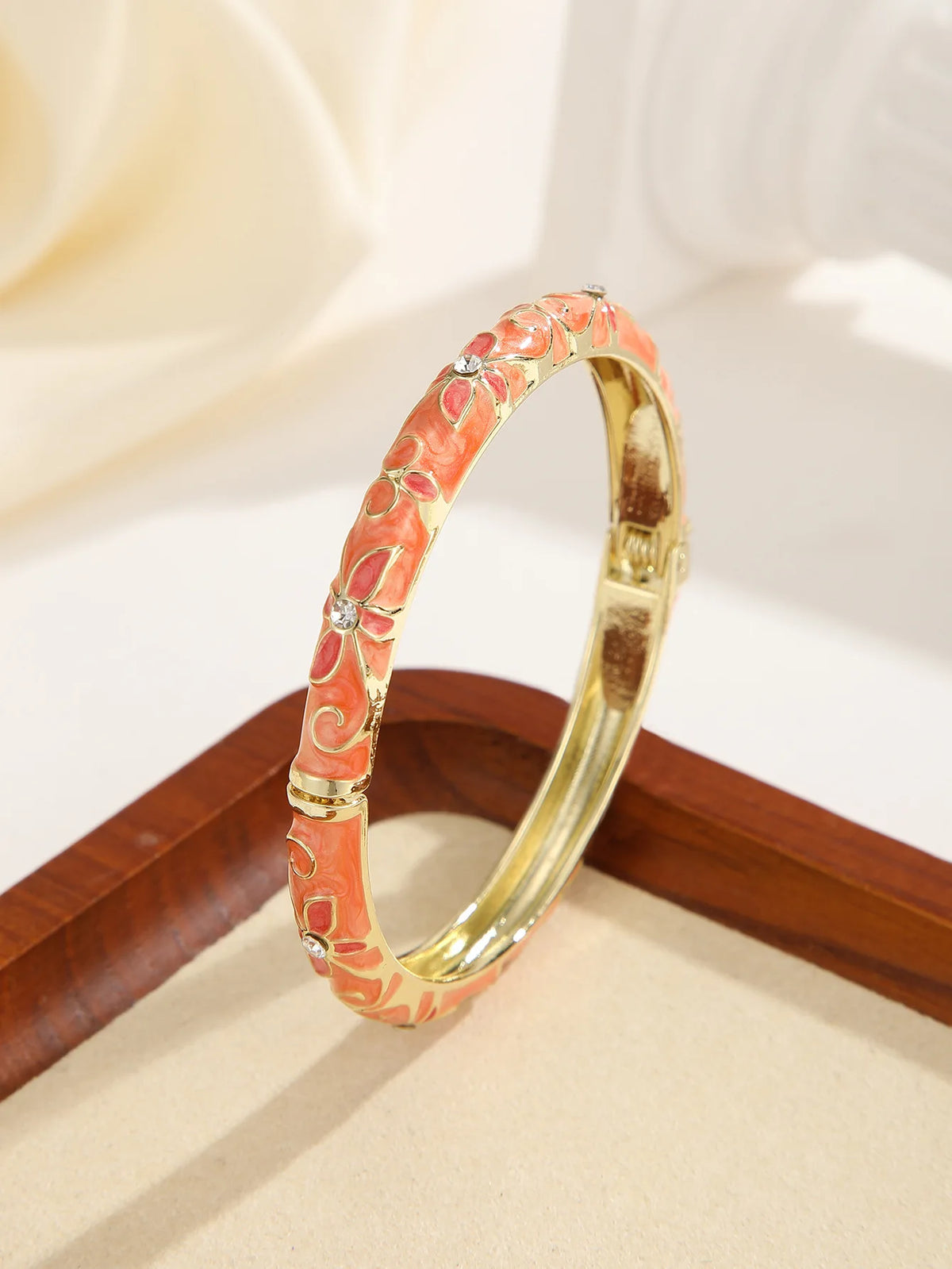 Bracelet Jonc Trèfle à Quatre Feuilles – Émail Coloré & Zircons | Porte-Bonheur Doré