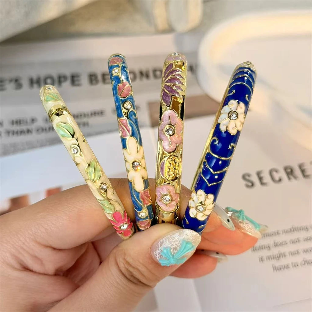 Bracelet Jonc Trèfle à Quatre Feuilles – Émail Coloré & Zircons | Porte-Bonheur