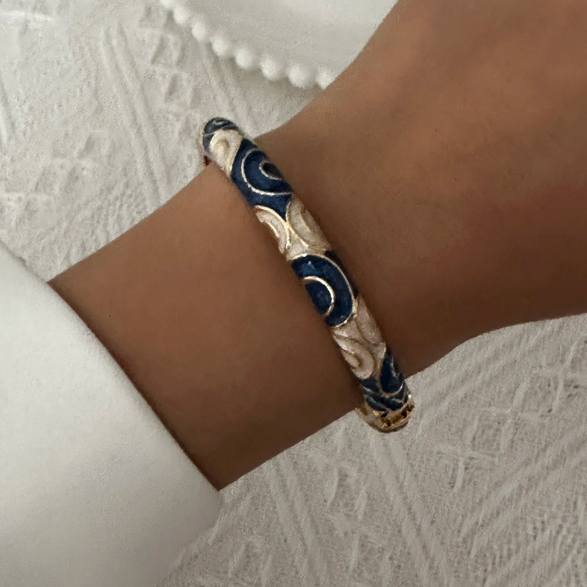 Bracelet Jonc Trèfle à Quatre Feuilles – Émail Coloré & Zircons | Porte-Bonheur