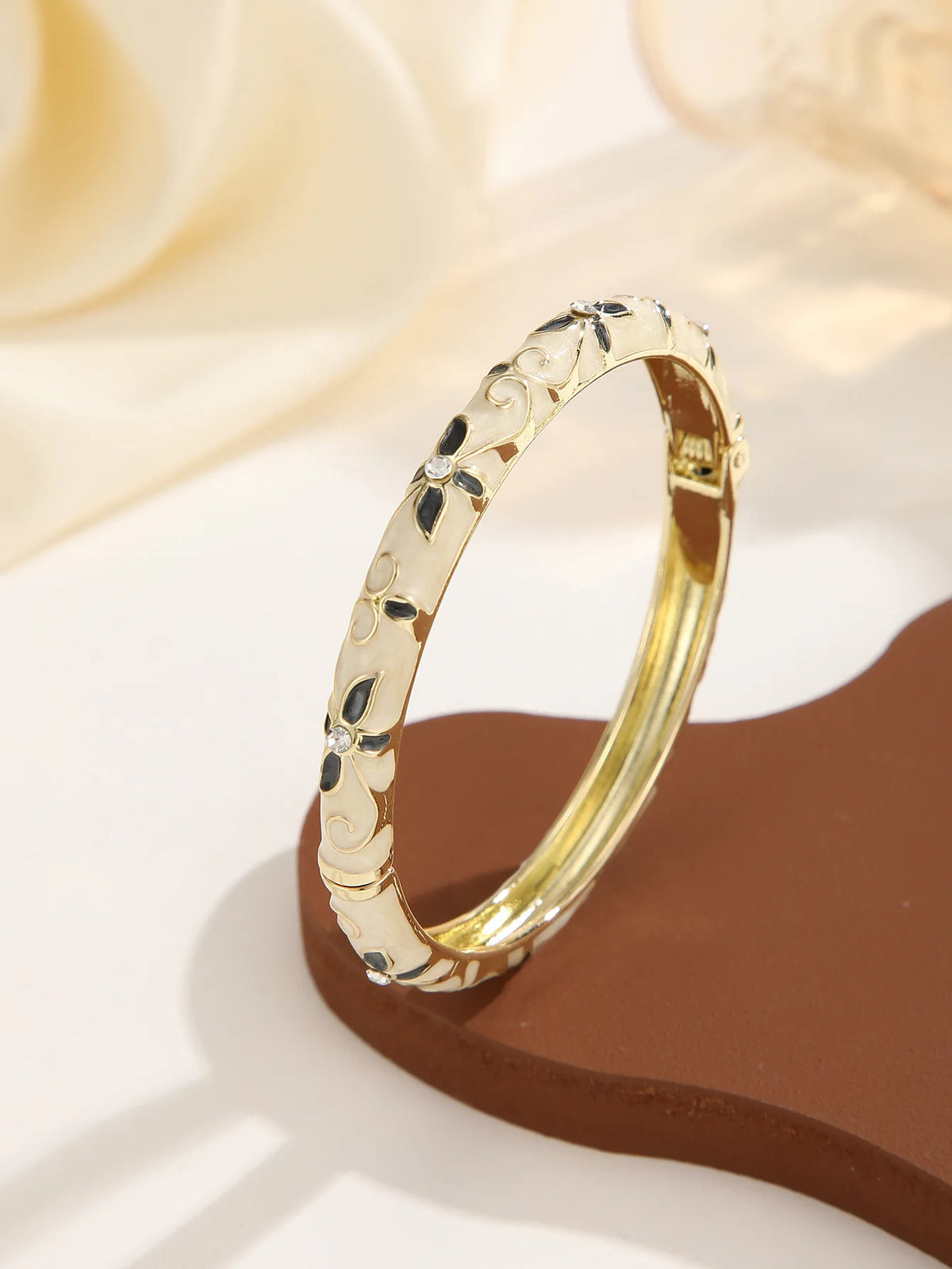 Bracelet Jonc Trèfle à Quatre Feuilles – Émail Coloré & Zircons | Porte-Bonheur Doré