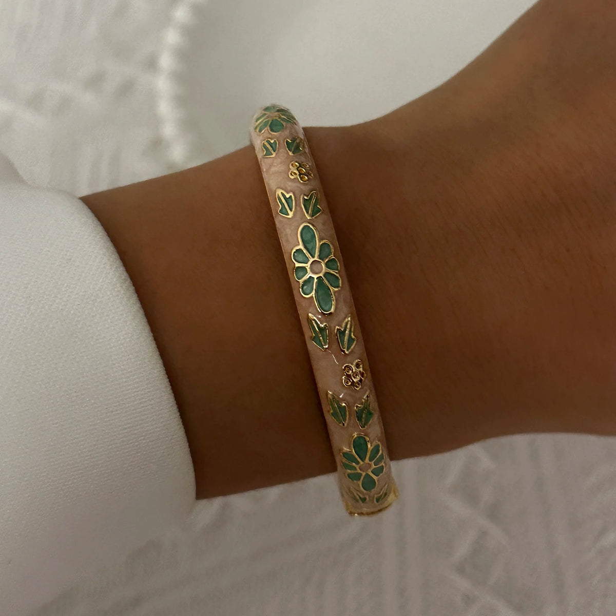 Bracelet Jonc Trèfle à Quatre Feuilles – Émail Coloré & Zircons | Porte-Bonheur