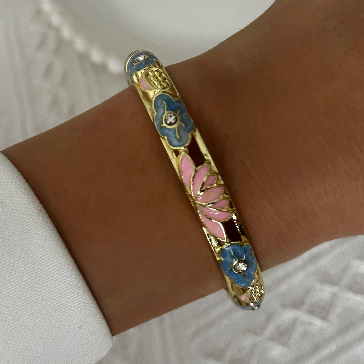 Bracelet Jonc Trèfle à Quatre Feuilles – Émail Coloré & Zircons | Porte-Bonheur