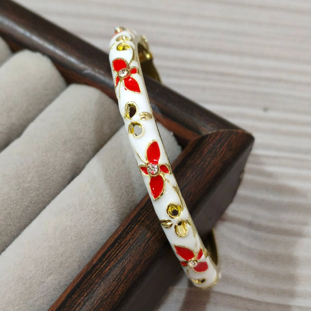 Bracelet Jonc Trèfle à Quatre Feuilles – Émail Coloré & Zircons | Porte-Bonheur Doré