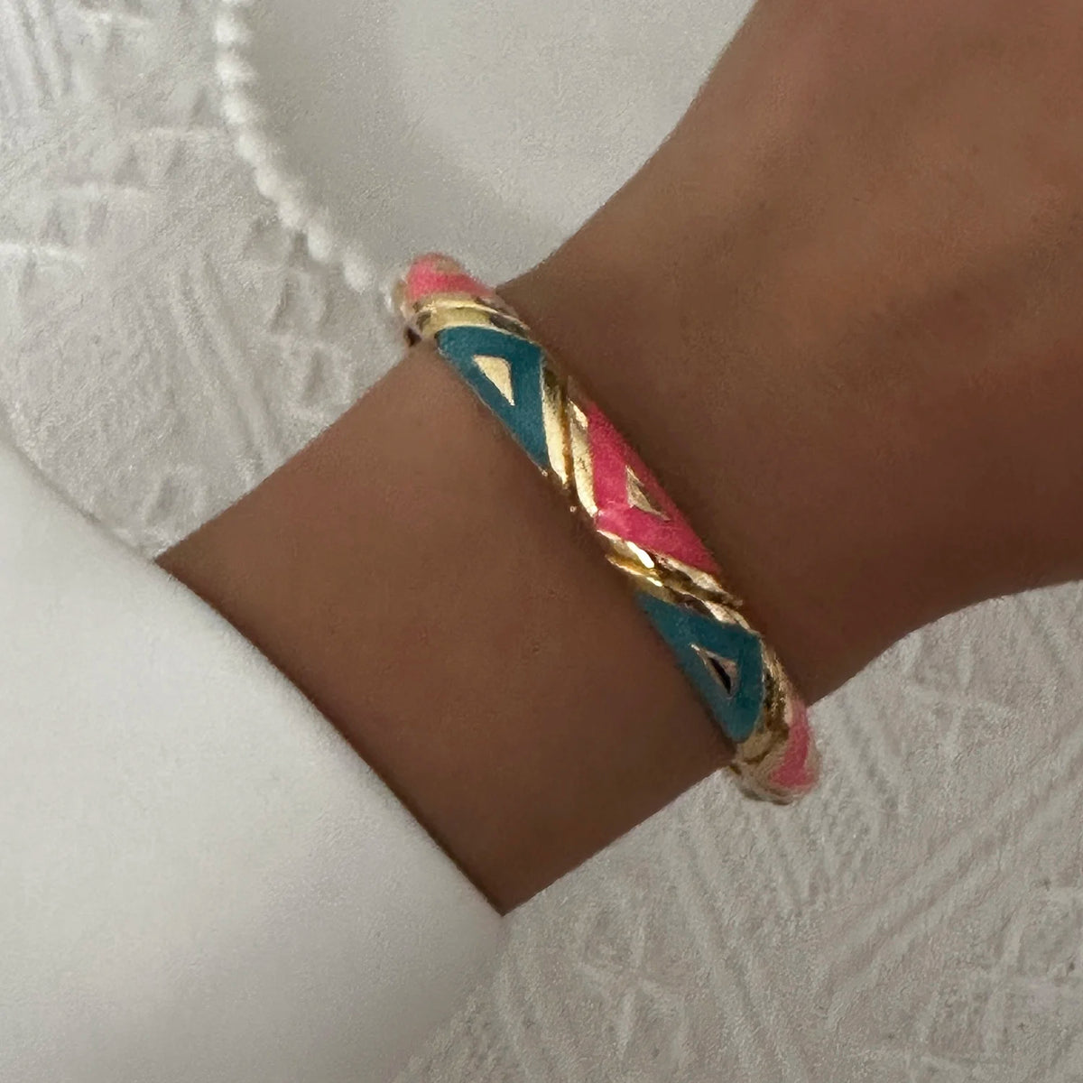 Bracelet Jonc Trèfle à Quatre Feuilles – Émail Coloré & Zircons | Porte-Bonheur