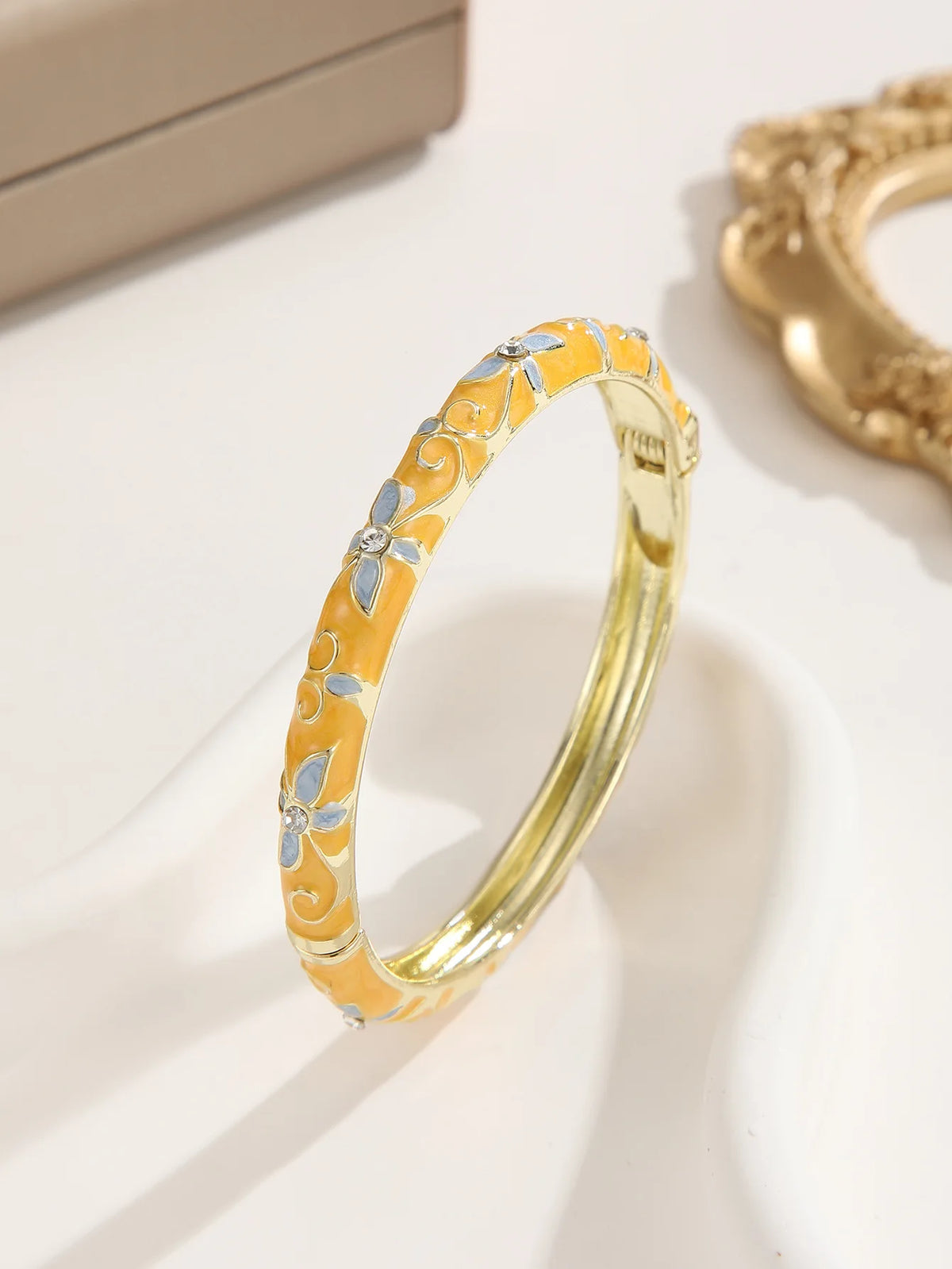 Bracelet Jonc Trèfle à Quatre Feuilles – Émail Coloré & Zircons | Porte-Bonheur Doré