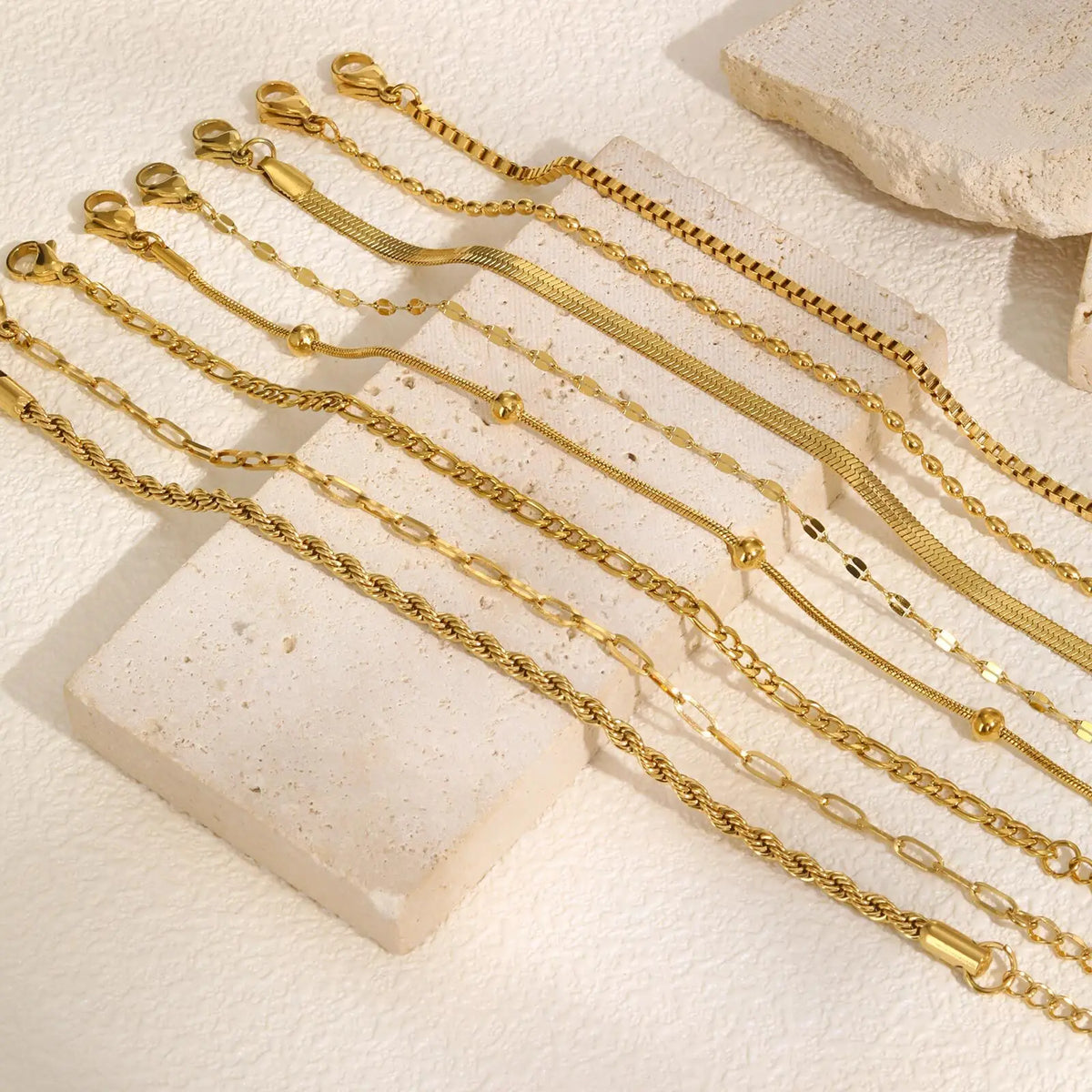 Bracelet Femme en Acier Inoxydable doré – Chaîne Fine Empilable, Résistant à l'Eau, Bijou Tendance Anti-Ternissement