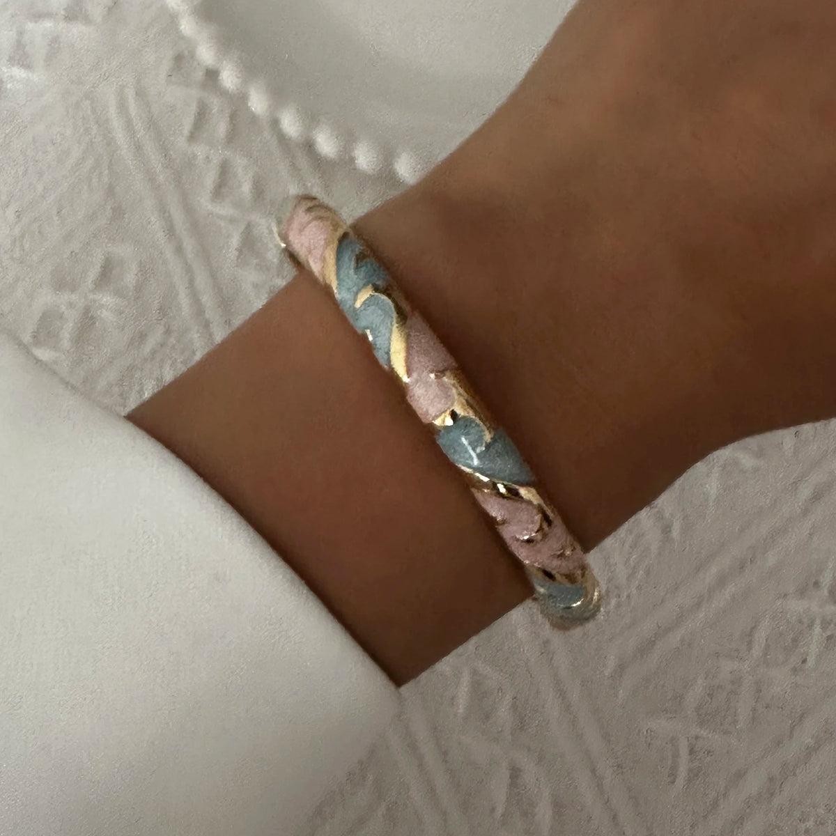 Bracelet Jonc Trèfle à Quatre Feuilles – Émail Coloré & Zircons | Porte-Bonheur
