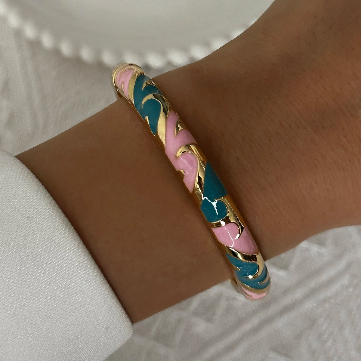 Bracelet Jonc Trèfle à Quatre Feuilles – Émail Coloré & Zircons | Porte-Bonheur