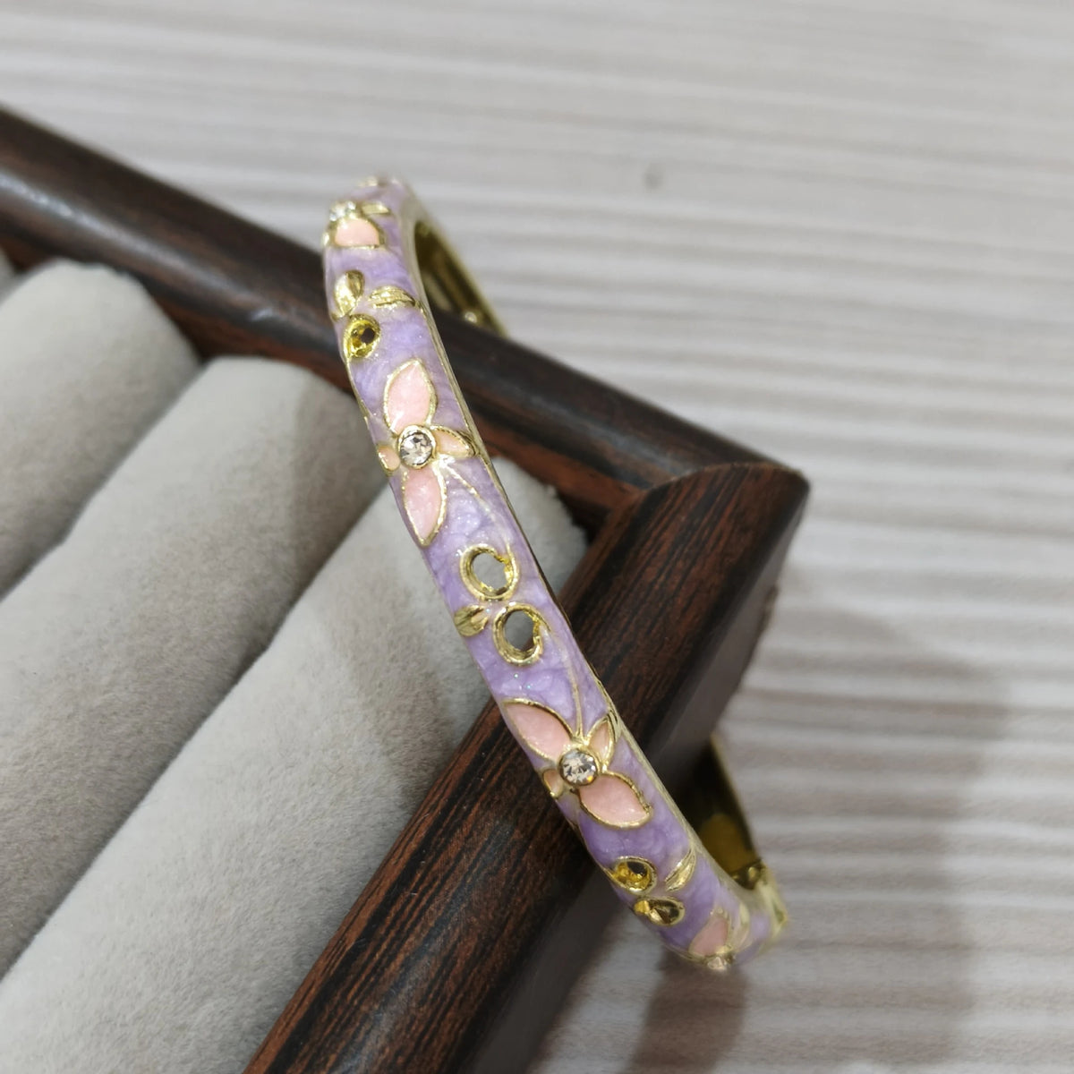 Bracelet Jonc Trèfle à Quatre Feuilles – Émail Coloré & Zircons | Porte-Bonheur Doré