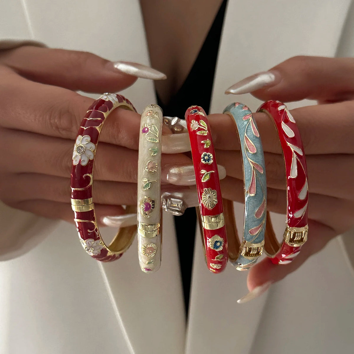 Bracelet Jonc Trèfle à Quatre Feuilles – Émail Coloré & Zircons | Porte-Bonheur